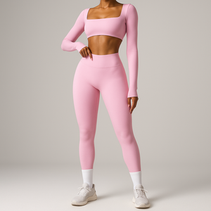 Conjunto esportivo manga comprida.